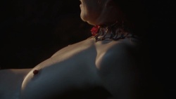 Carice van Houten - Game Of Thrones S02E04 (2012) [1080p] KoyGfcgf