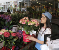 Jenna Ortega - Seen shopping for flowers at Whole Foods in Los Angeles, 03/13/2017